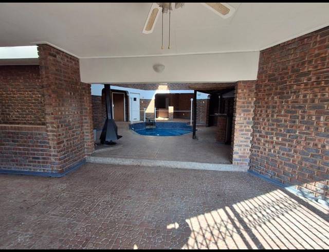 4 BEDROOM HOUSE FOR SALE IN PANORAMA